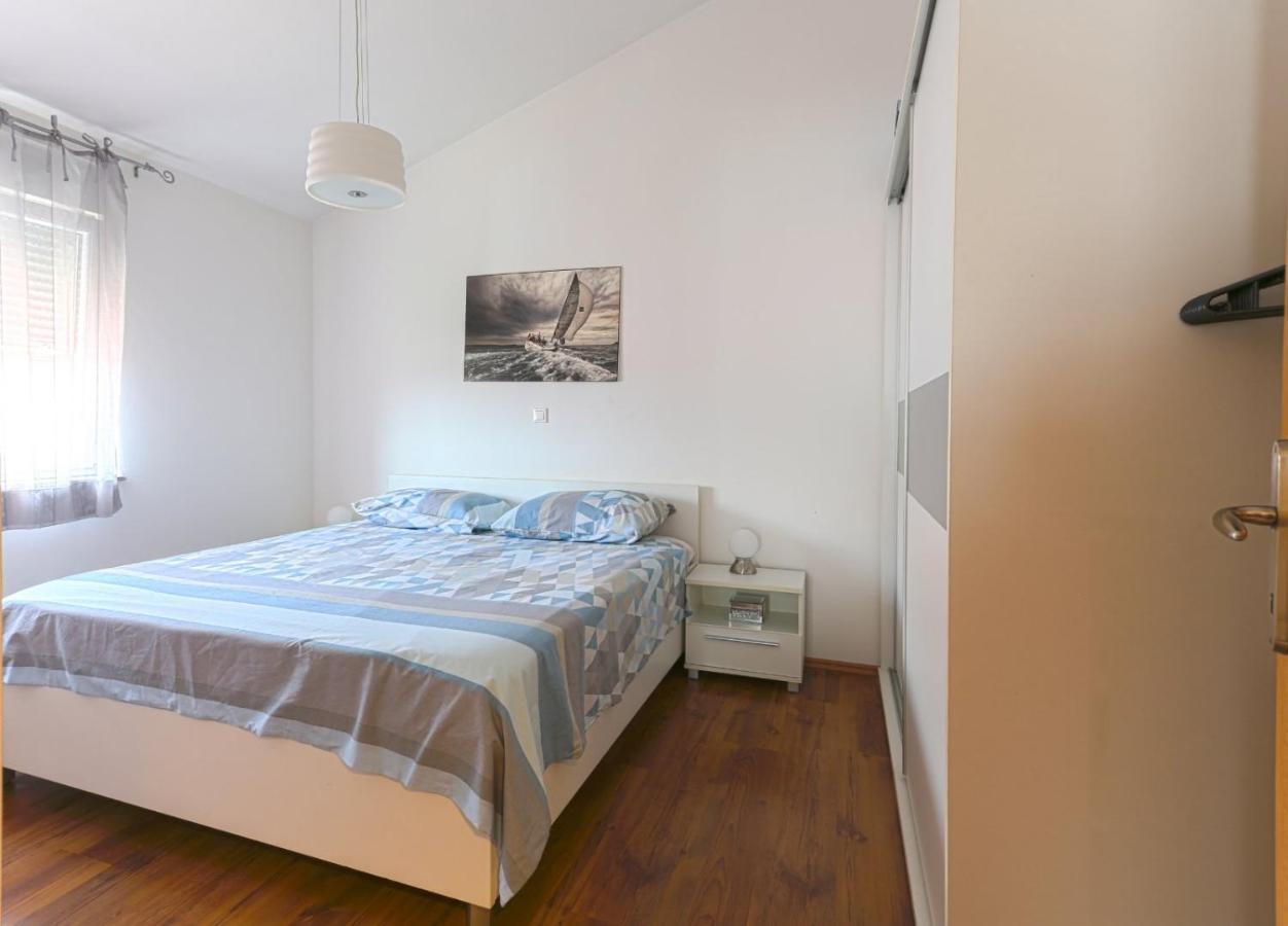 Appartamento Apartman M&A Pola Esterno foto