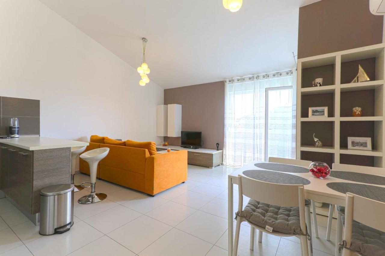Appartamento Apartman M&A Pola Esterno foto