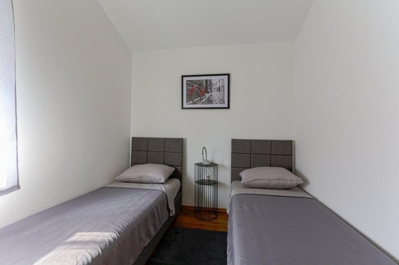 Appartamento Apartman M&A Pola Esterno foto