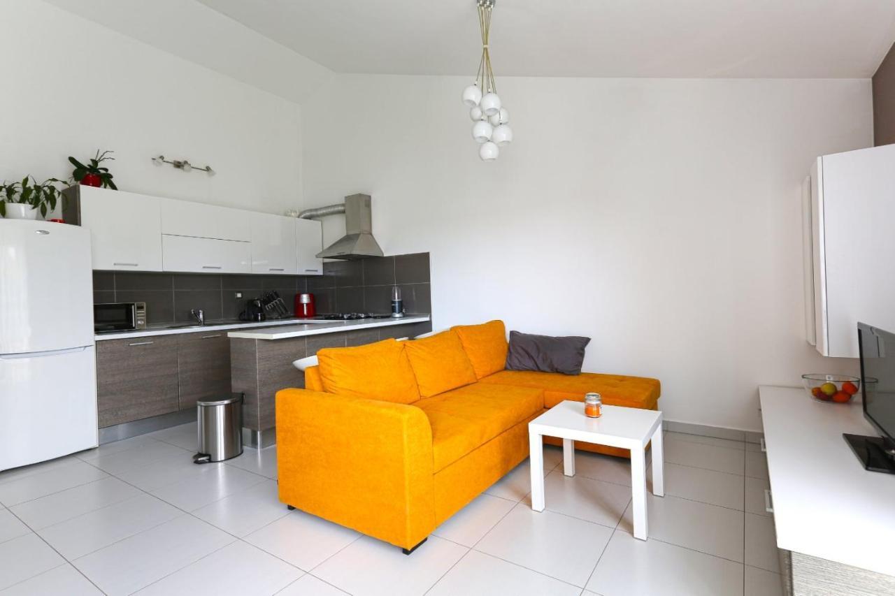Appartamento Apartman M&A Pola Esterno foto