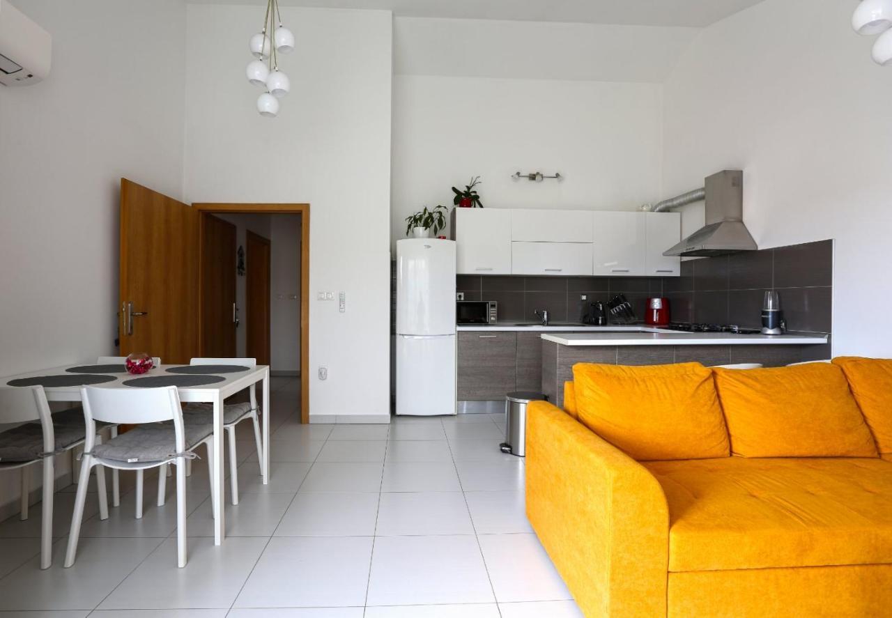 Appartamento Apartman M&A Pola Esterno foto