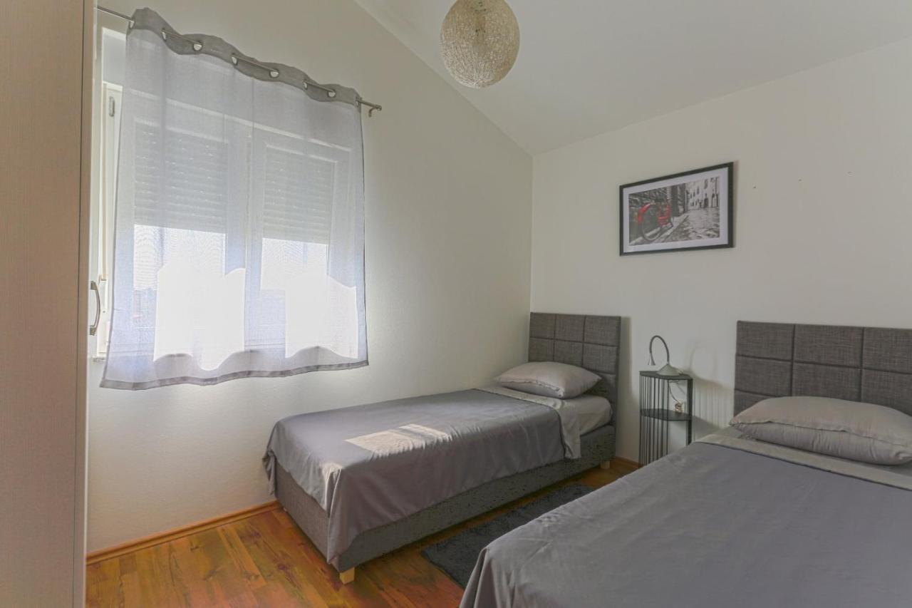 Appartamento Apartman M&A Pola Esterno foto